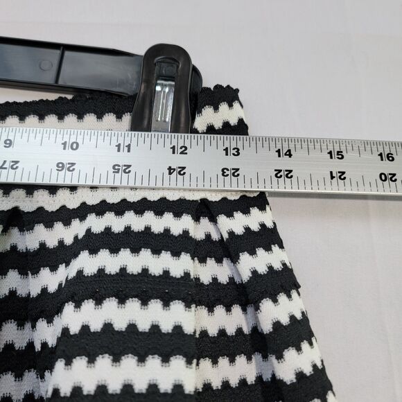 Express Black and White Stripes Skirt Pleated Short Circle Skater Size XS - Picture 5 of 6